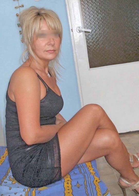 Sexe express Montmirey avec une femme en talons